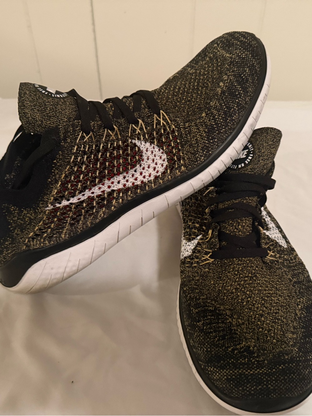 Nike Flyknit rn Trainers - Black & Olive with White Swoosh pre owned